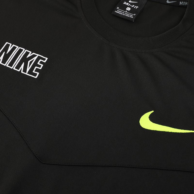 Kit Camisa e Short Nike Repeat Preto