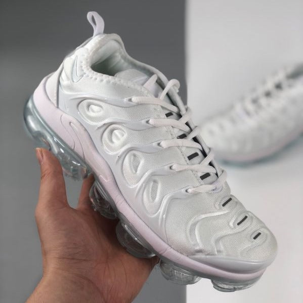 TÊNIS NIKE VAPORMAX PLUS TRIPLE WHITE